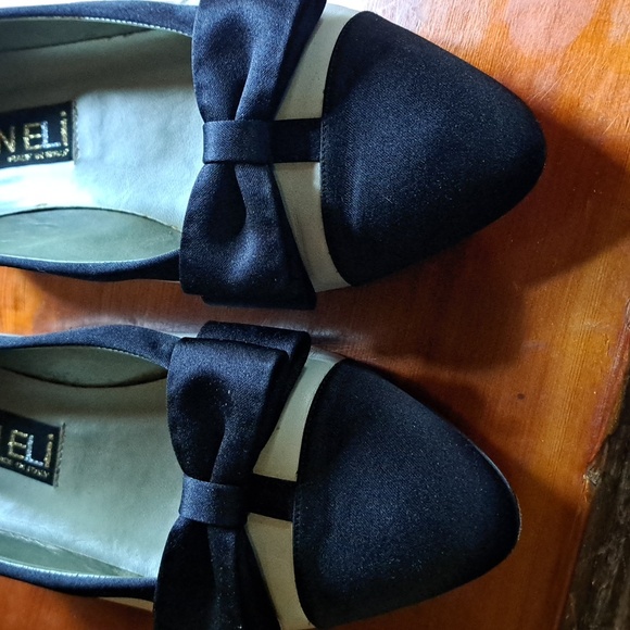 Last Chance! Will Be Pulling Soon!Van Eli black & cream shoes - Picture 2 of 8